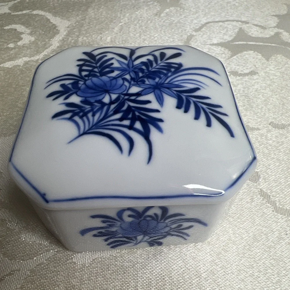 Vintage  Blue and White Floral Trinket Box Made In Thailand